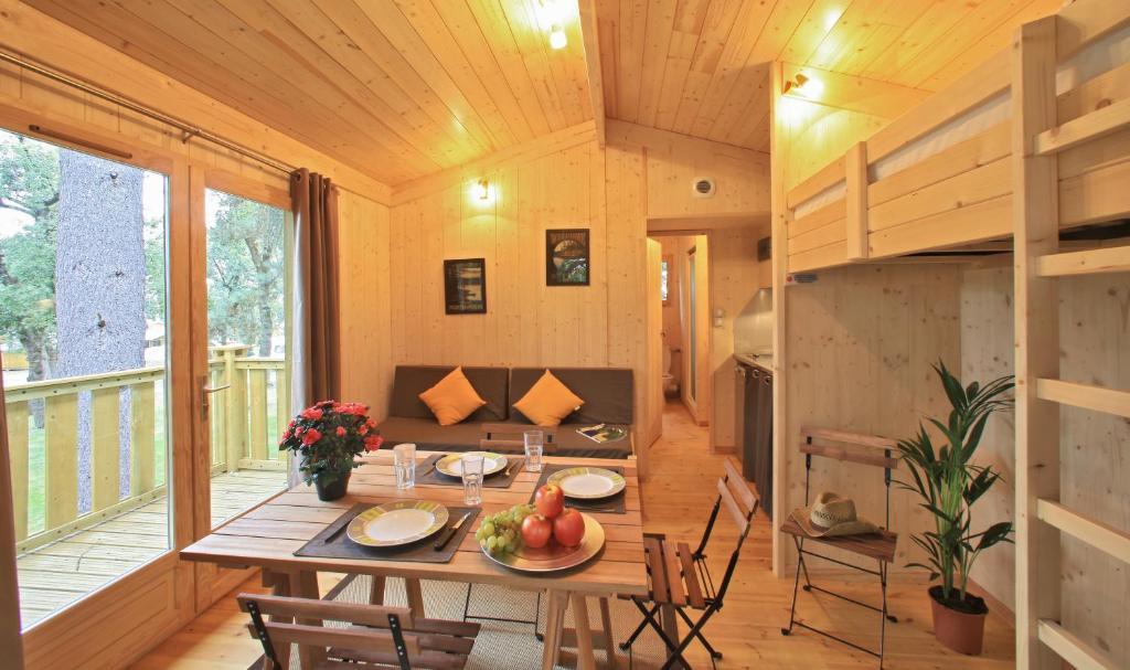 Albirondack Camping Lodge & Spa Room photo
