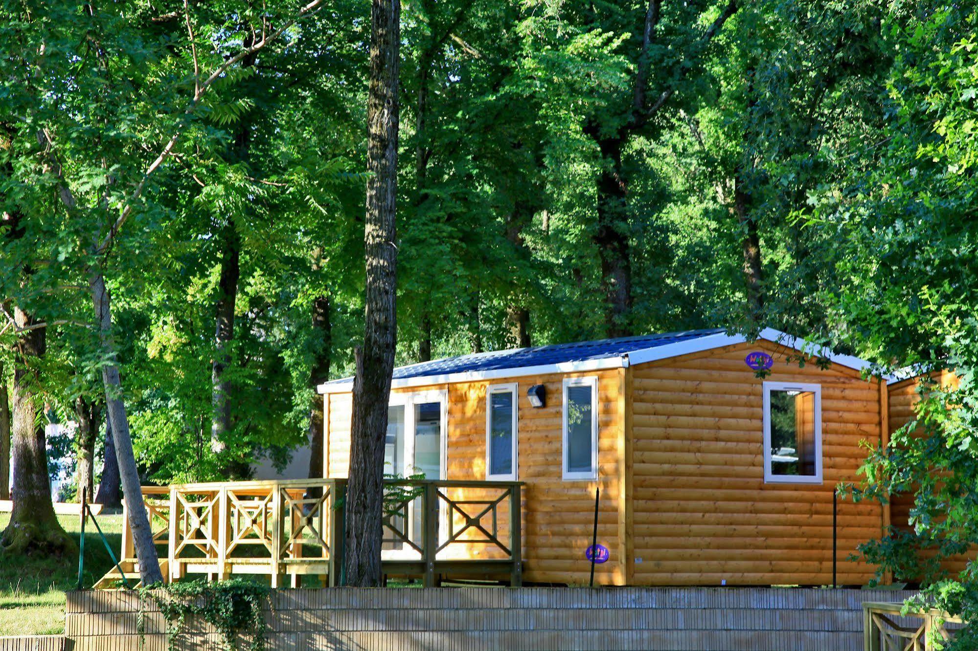 Albirondack Camping Lodge & Spa Exterior photo